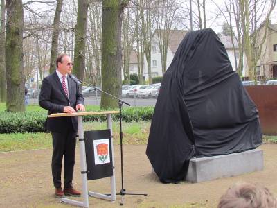 Einweihung des Kunstwerks Dreiklang in Hausen